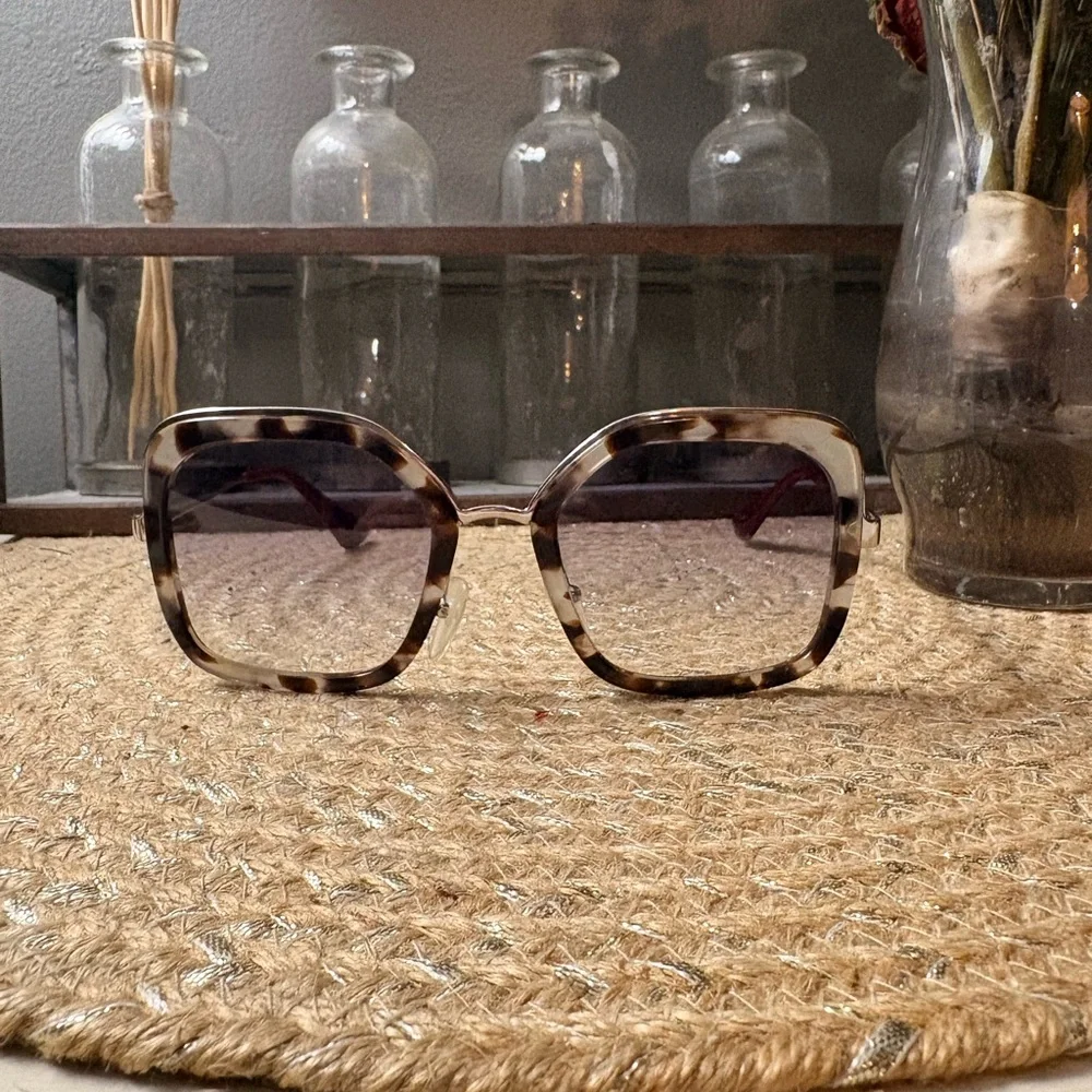 Prada‎ SPR 57U Tortoise Oversized Square Sunglasses 54mm Made in Italy